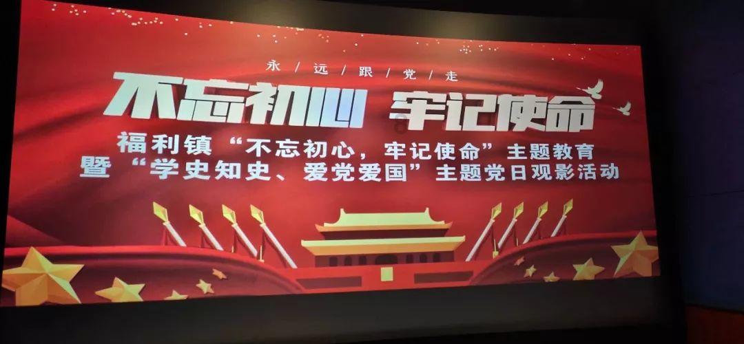 “整容式成长”莫小贝,曾被称为“最丑童星”,如今成功逆袭了!