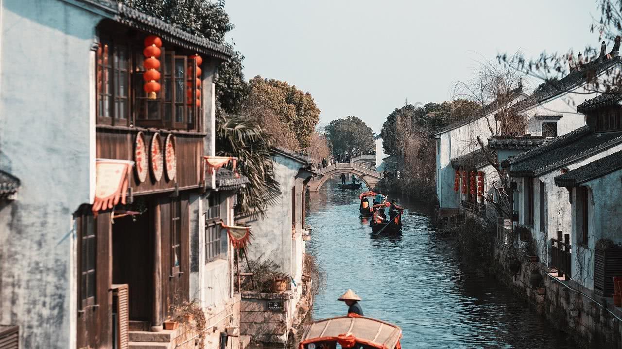花里胡哨的毛衣能穿出时髦感吗？游戏画面